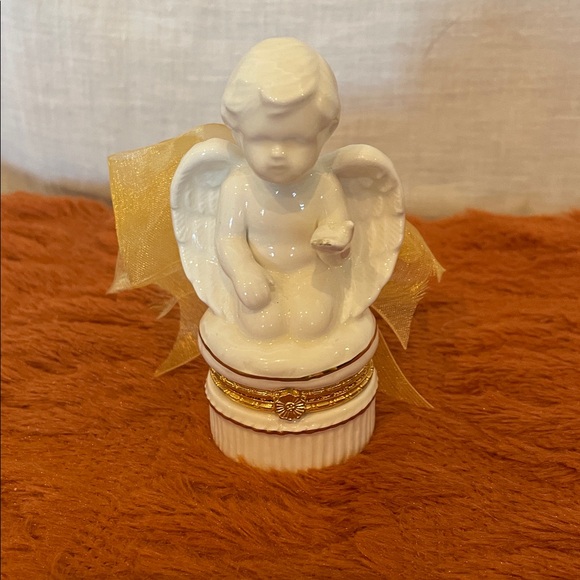 White Angel Figurine with Gold Accents trinket box 1999 - Picture 1 of 3